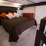 Inner House Apartment