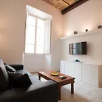 Inner House Apartment *